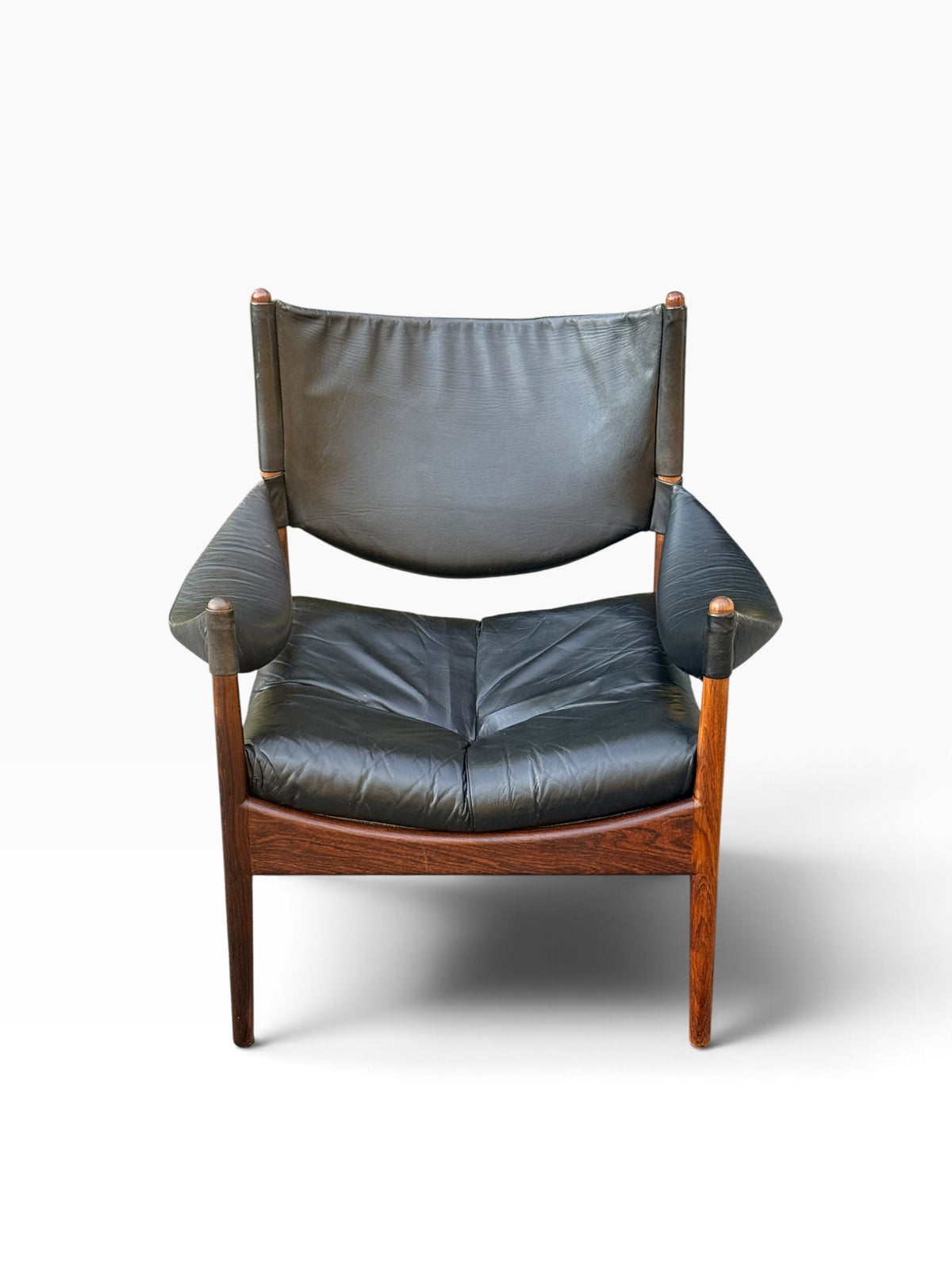 Kristian Vedel Modus lounge chair in rosewood and black leather, front view
