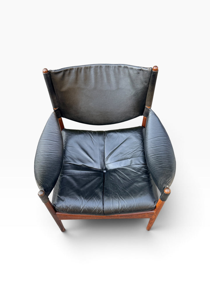 Modus chair from above showing black leather seat cushion