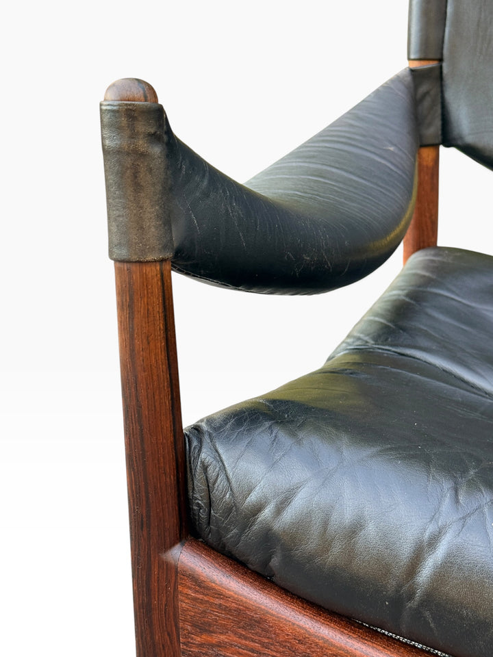 Close-up of capped rosewood post and leather arm