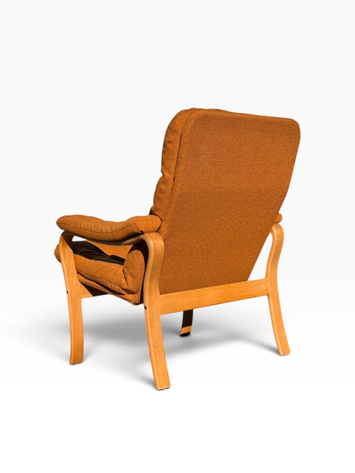 Rear three-quarter view of bentwood lounge chair