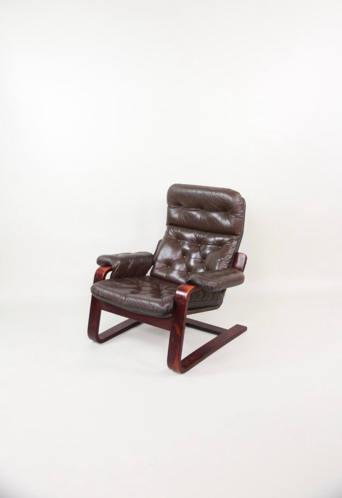 Full three-quarter view of the 1970s Scandinavian leather lounge chair